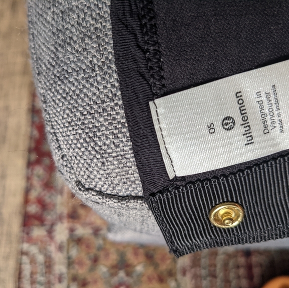 Lululemon Black Snap Scarf - Picture 2 of 3